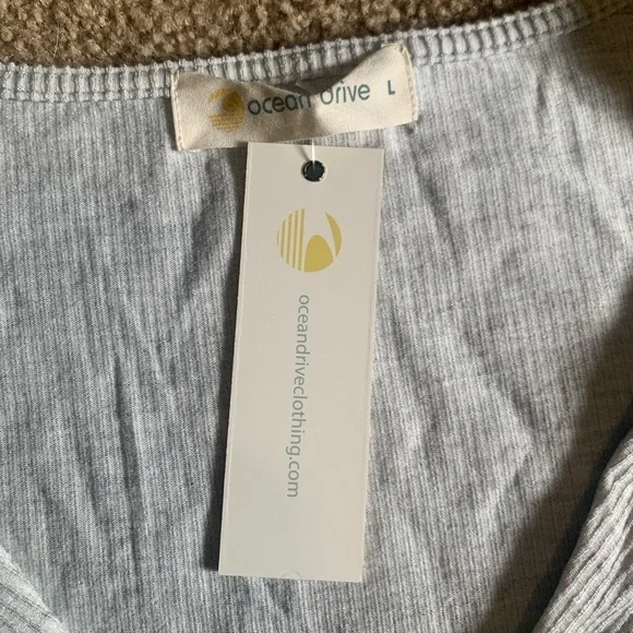 NWT Women’s Ocean Drive Rib Knit Twist Front Tee Harbor Grey Soft Cropped Large - Picture 3 of 8